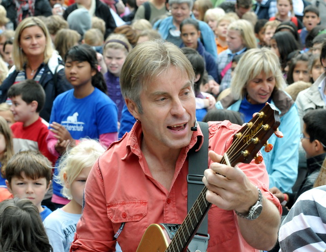 gal/2010/2010 Saitentwist Weltkindertag Burgplatz Essen 20.09.JugendhilfegGmbH Essen/1q16.jpg